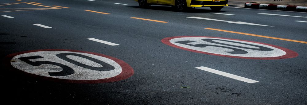 Fahrbahnmarkierung Tempolimit 50